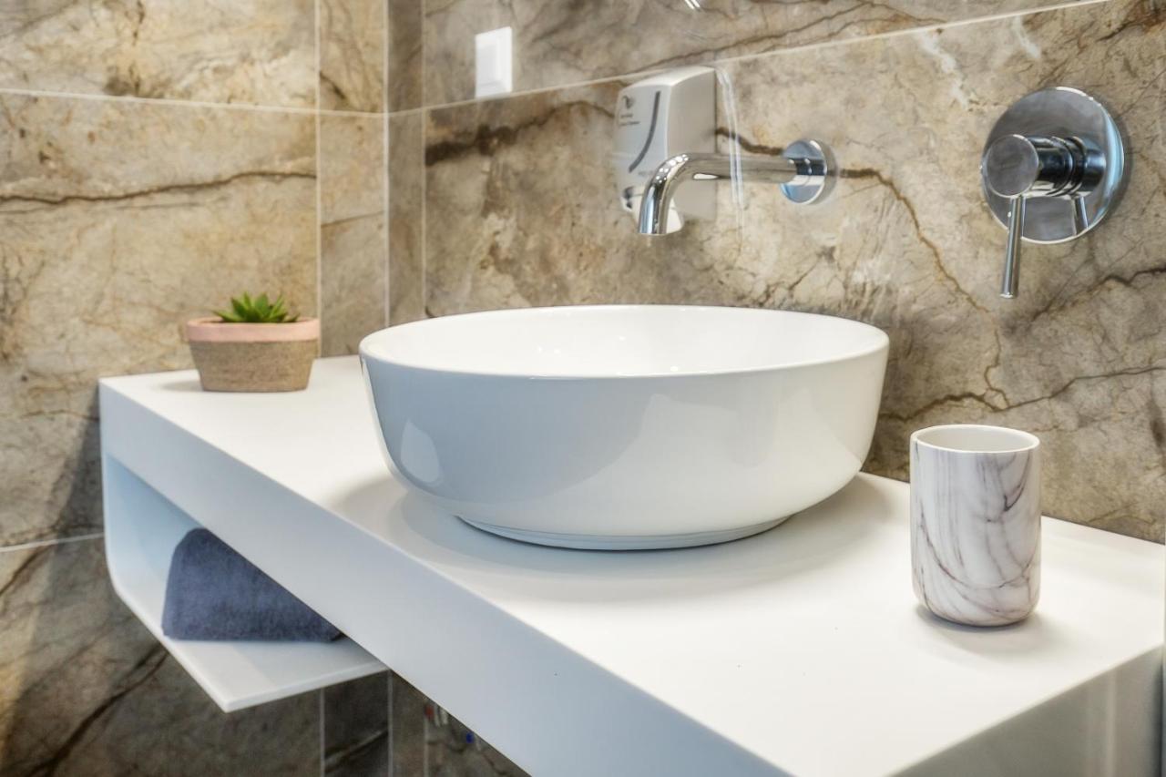 Azzurro Deluxe Apartment ลิเมนาเรีย ภายนอก รูปภาพ